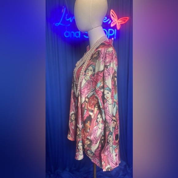 Stylish Buttoned Down Loose Fit Shirt: Multiple Women Faces (Medium Prints) NWT - Picture 6 of 10